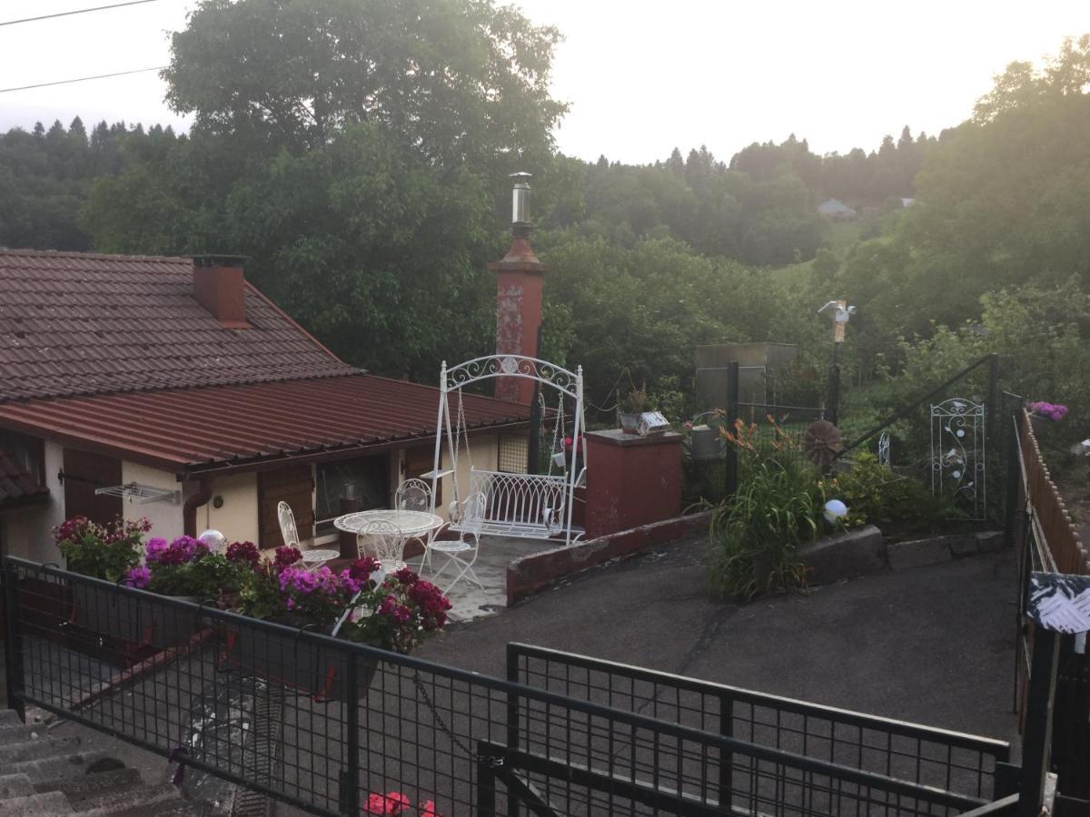 La Ferme De La-Haut B&B Le Haut-du-Them Екстер'єр фото